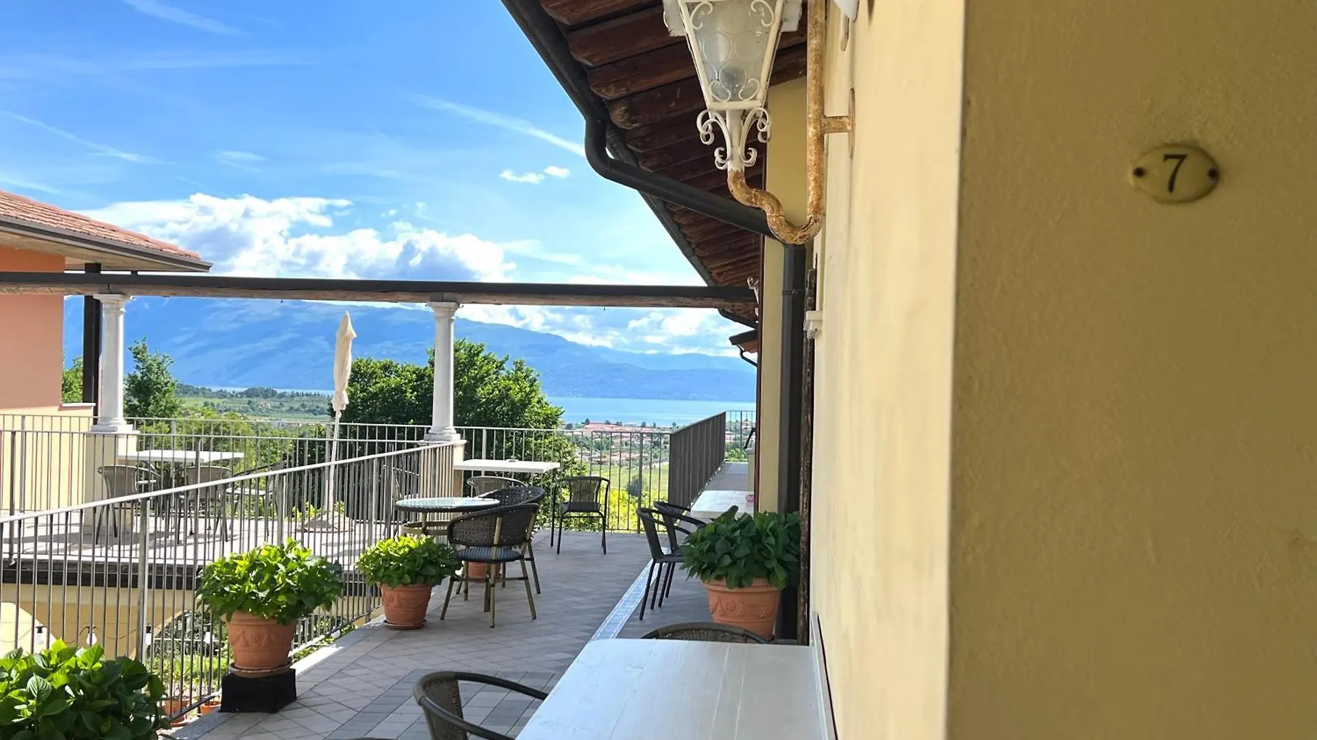 度假居 Residence Garda Valtenesi 普埃尼亚戈