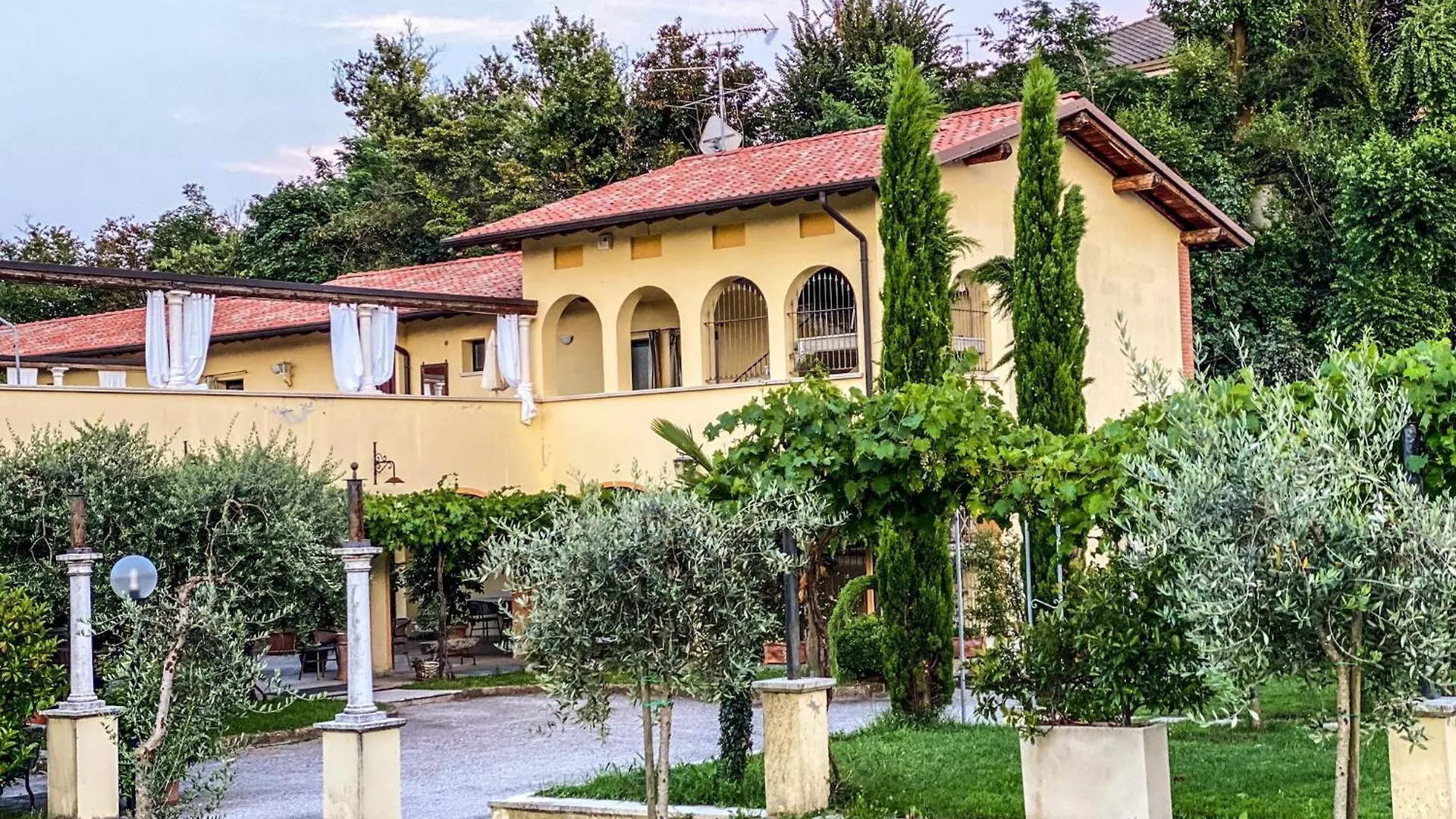 Residence Garda Valtenesi Puegnago Holiday home Puegnago del Garda