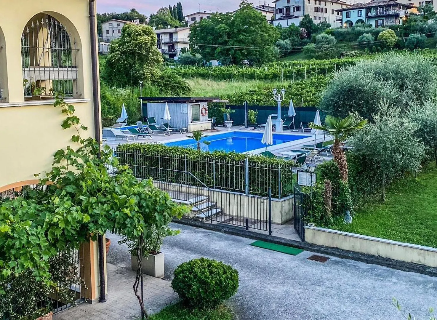 Residence Garda Valtenesi contacts